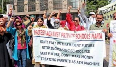 KARACHI: Increasing private school fees, parents outright protest