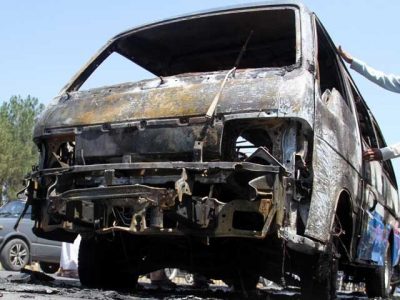 14 killed in collion of passenger van and traller in Islamabad