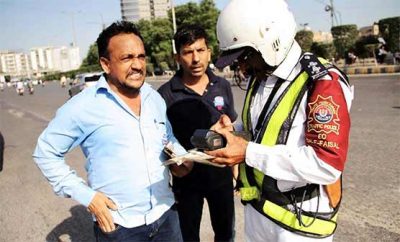 Karachi: Traffic Police Dynamic, challan of 7 lakhs to citizens not worn on helmets