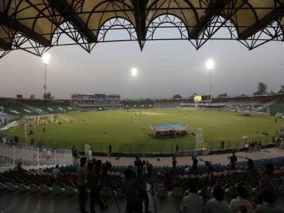 Fans coincidence protest not to getting cheap tickets for Azadi cup series