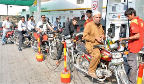 لاہور میں جاری پیٹرول کی قلت ختم