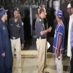 KARACHI: The security guard of the wedding hall was shot dead on Shahrah-e-Faisal