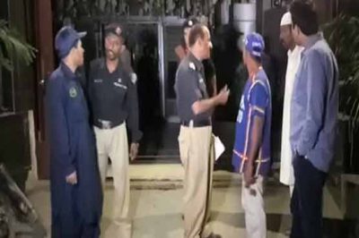 KARACHI: The security guard of the wedding hall was shot dead on Shahrah-e-Faisal