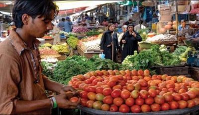 Tomato again expensive in Karachi