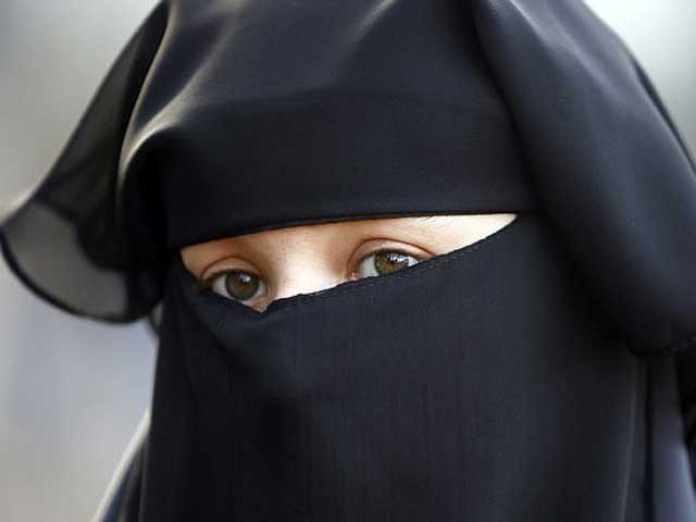 Ban on wearing veil for government services in Québec