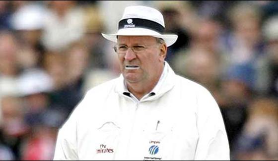Former Australian umpire Darrell Hair caught stealing