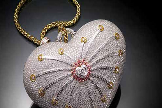 Decorated with diamonds and gold purse in Hong Kong