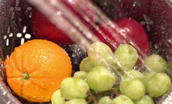 The, food, items, should, never, eat, without, washing, 