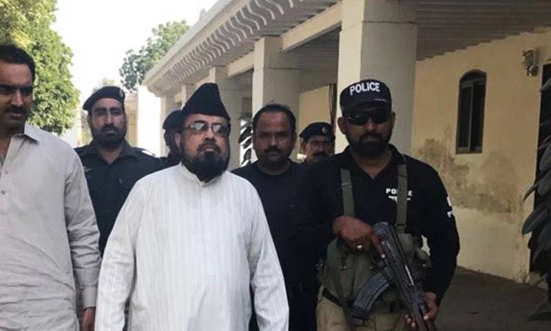 Mufti, Abdull, Qavi, in, Police, custody, going, to, Jail, after, remand, taken, by, Police