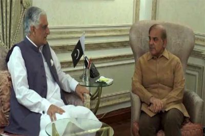 Zahid Hamid meets Punjab Chief Minister, discuss about the affidavit law