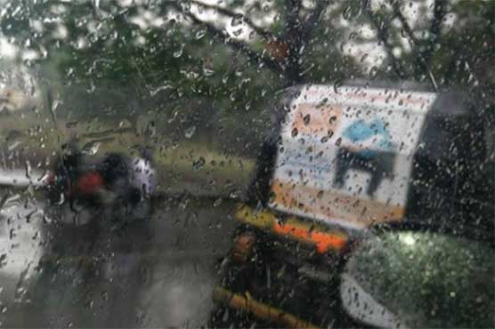 The first rain of winter season in different areas of Punjab, reduction in smog