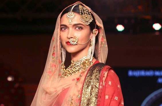 Hindu extremists threatened to Deepika Padukone of nose cutting