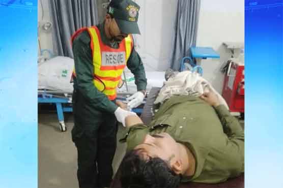 Pakpattan: Bus pulled out on the Baba farid bridge due to fog,22 passengers injured