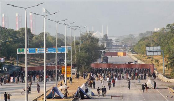 On the fifteenth day of Islamabad protests, continues strike also in Karachi