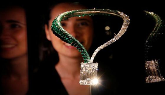 The world's big and transparent diamonds' auction worth Rs 3 and half billion