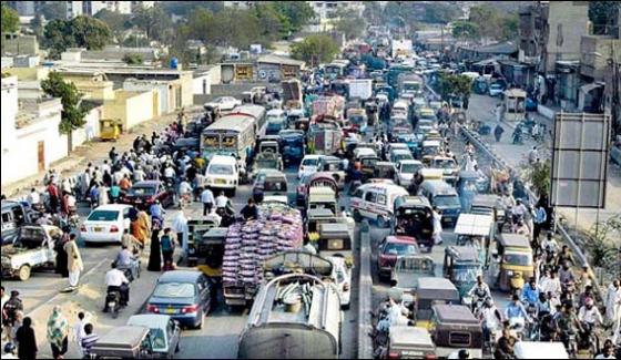 Karachi: drug road flyover shut down on Shahrah e faisal, worst traffic jam