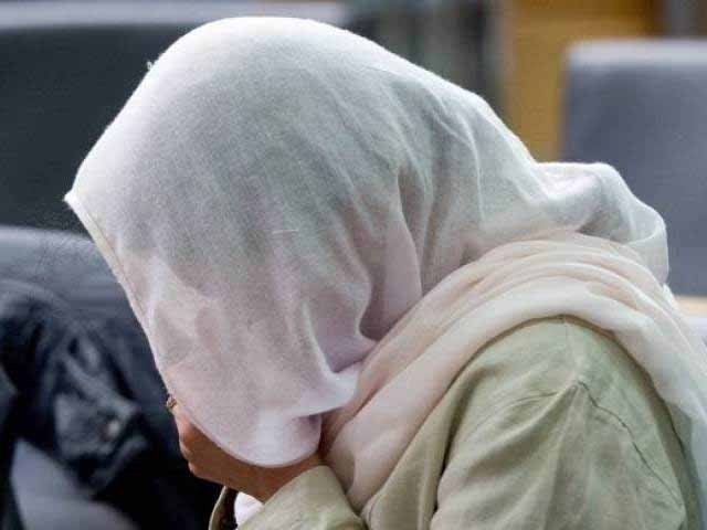 The violence of police on women in Lahore, also make the video