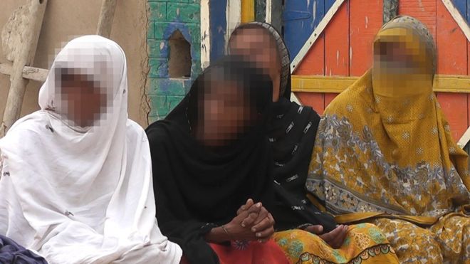 Publicly reverence of teenage in gara mut