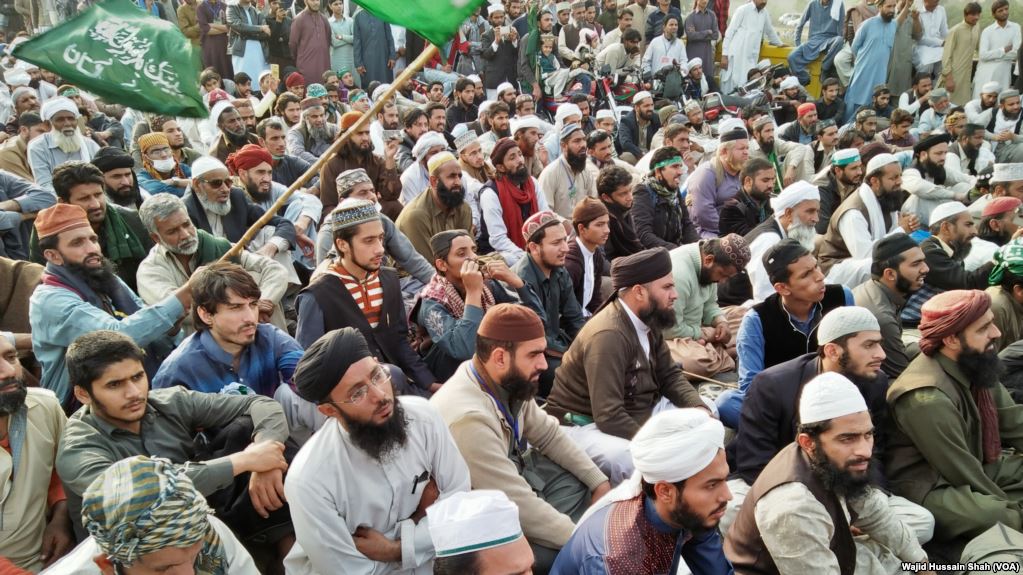 Tehreek -e- Labaik, Ya Rasool Allah, activists, during, sit-in, at, Faiz abad, interchange, Islamabad