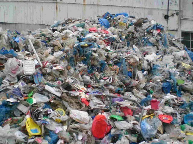 Unique hotel where money does not have to pay for buying food to give garbage