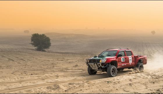 A regular start of the 3-day jeep rally in the Thal desert