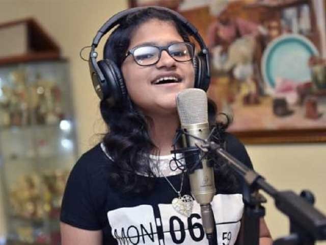 Smash of 12 -year-old girl on social media to singing in 80 languages
