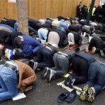France: Praying on the road due to lack of space in the clashee