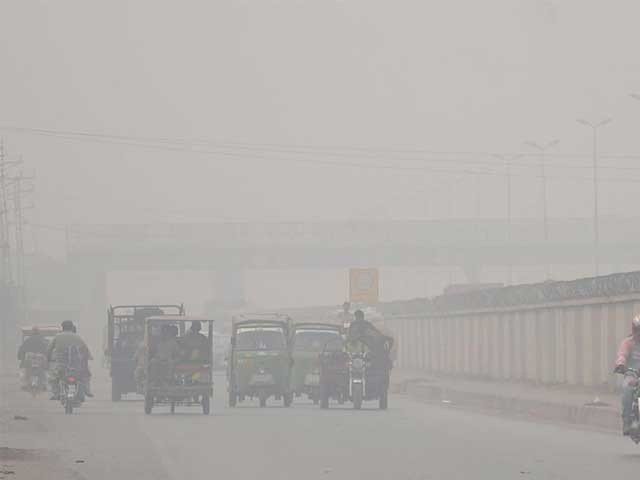 Routine life disturbed from severe smog in various parts of the country