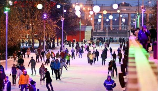 Moscow: Biggest ice skating rink opens for public