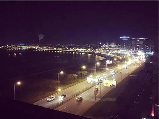 A picture of the road separated into the husband wife