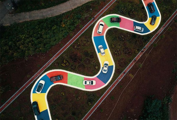 Stirring colored road tourists' attention