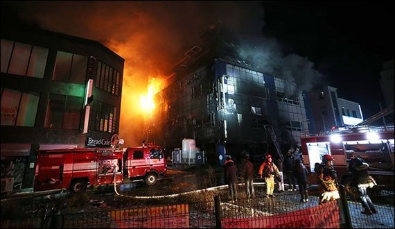 MUMBAI, KAMLA, MILLS, COMPOUND, UNDER, FIRE, HEAVY, LOSS, EXPECTED