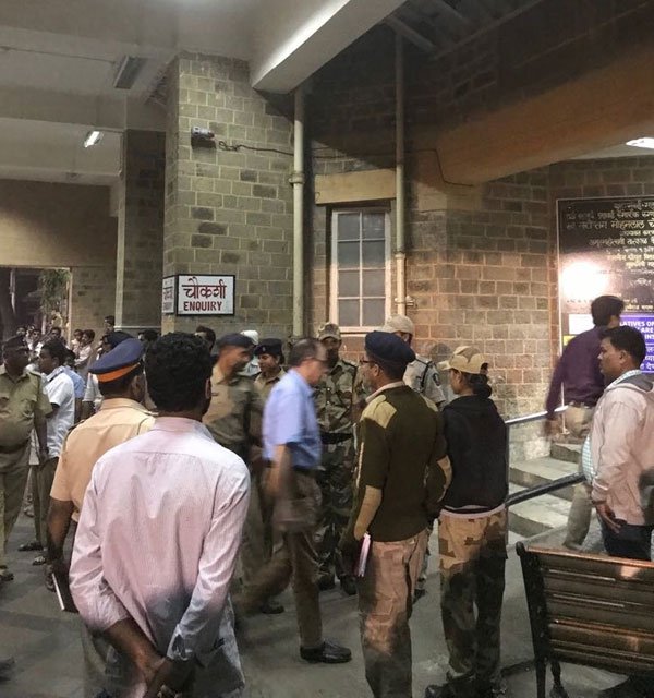 MUMBAI, KAMLA, MILLS, COMPOUND, UNDER, FIRE, HEAVY, LOSS, EXPECTED