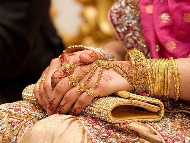 The bride returned to Barat at the new dowry orders