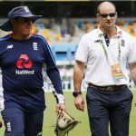 English cricketers relax in the curfew time got up to halfway