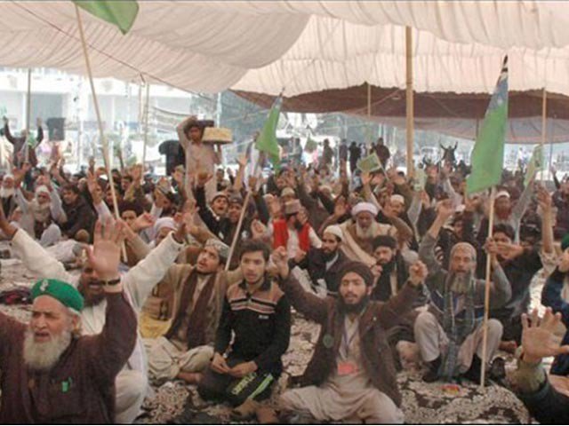 Religious party's announcement to end the mall road strike