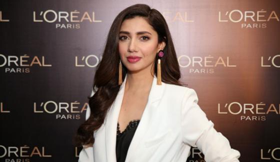 Mahira Khan is declared as charming lady of Pakistan continuous third year