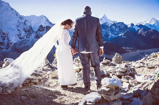 Australian couple choose Mount Everest for a wedding place