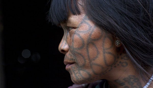 Tattoo on the face, the tradition is unique but it is fatal