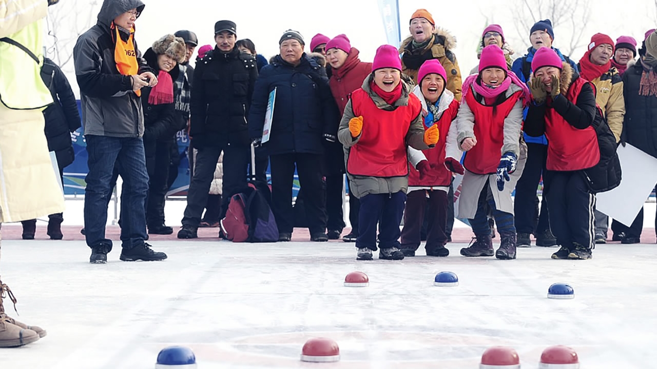 Holding interesting competitions of Ice Soccer in China
