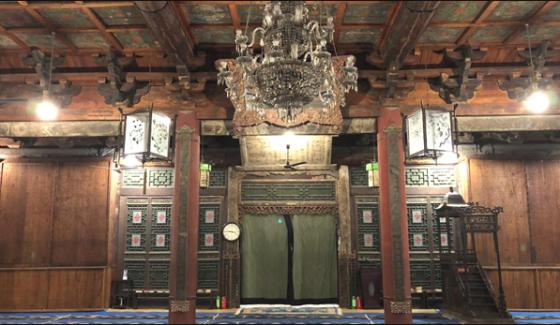 A mosque in China whose walls are engraving with Quran