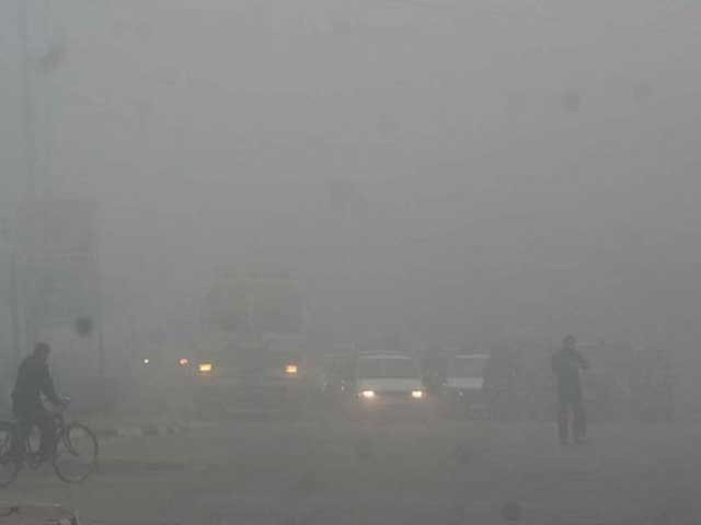 Fog stay in several cities of Punjab including Lahore