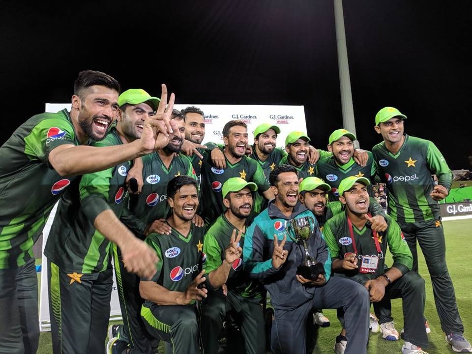 وفاقی وزیر داخلہ چودھری احسن اقبال کی پاکستان کرکٹ ٹیم کو نیوزی لینڈ کے خلاف ٹی ٹوینٹی سیریز میں کامیابی اور عالمی نمبر ون پوزیشن حاصل کرنے پر مبارکباد