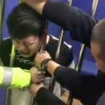 The Chinese offender stuck his head in prison bars