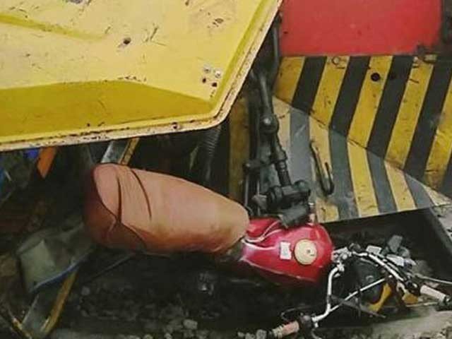 Two childrens died in a traffic accident due to fog in Lahore