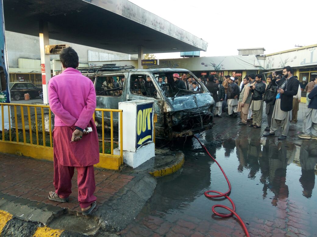 RAWALPINDI, TIPU, ROAD, FIRE, INCIDENT, IN, TOYOTA, HIACE, BURNED, BECAUSE, OF, GAS, CYLINDER, LEAKAGE