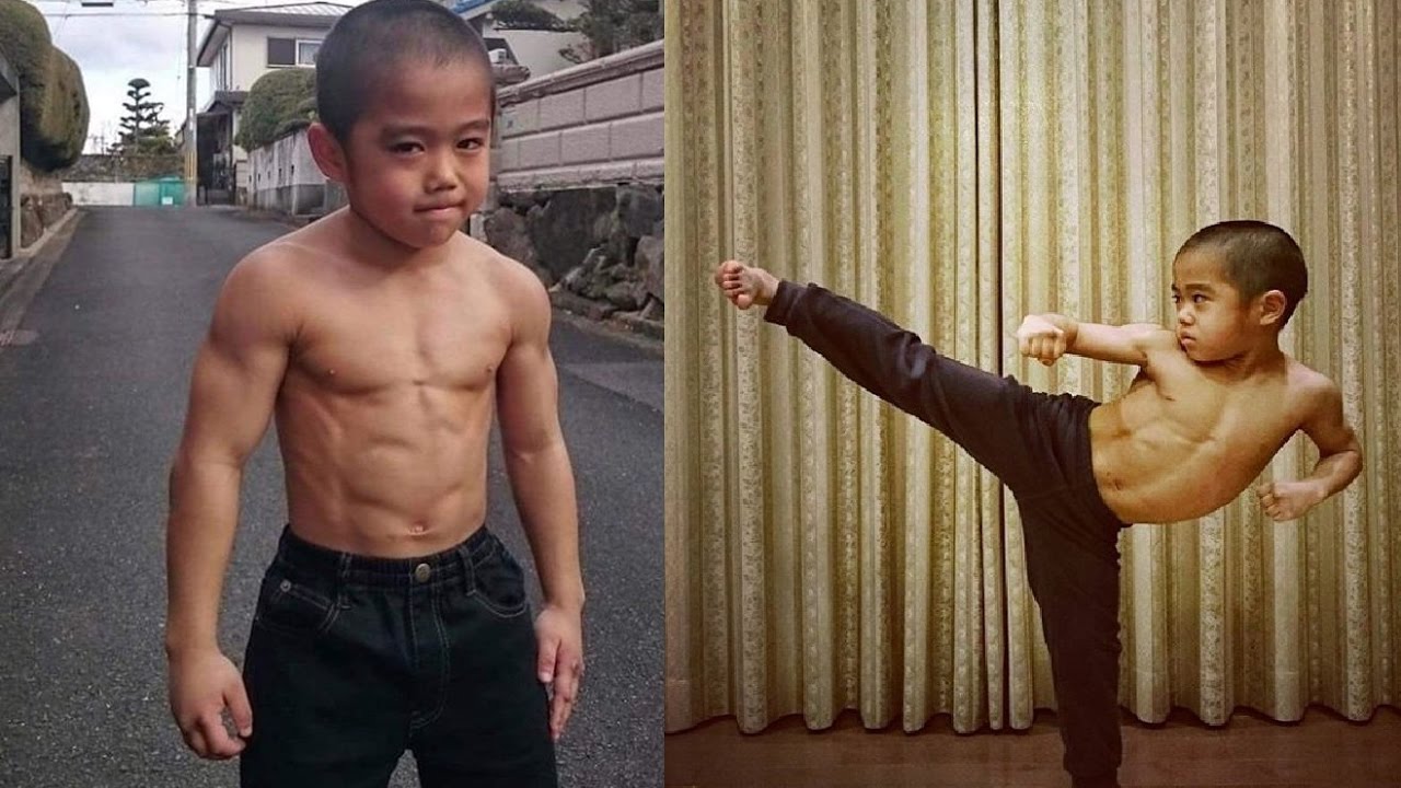 Kid master fight demonstration same like in style of Bruce lee