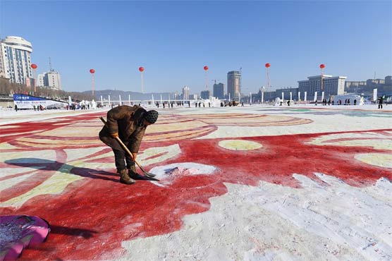 Preparing the biggest snow painting on river