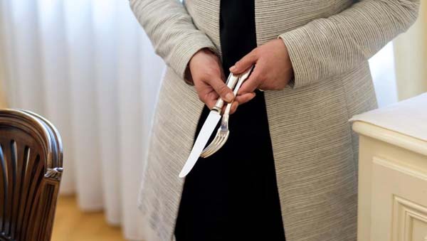 Cheap gesture of Indian journalists, stolen silver spoon