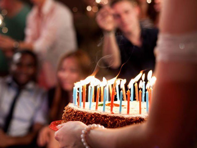The women celebrated cutting the cake on getting devorce in Egypt